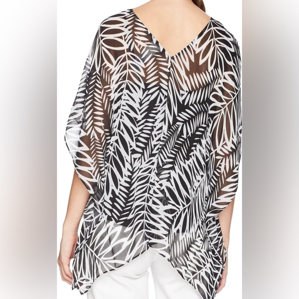 Beautiful Flowy Top - image 3